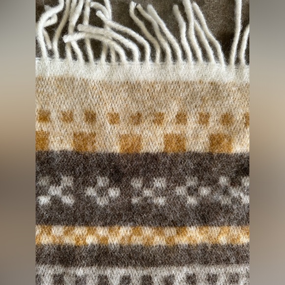 Lillunn design of Norway 100% Pure Wool Trow Blanket Made in Europe - Picture 2 of 6